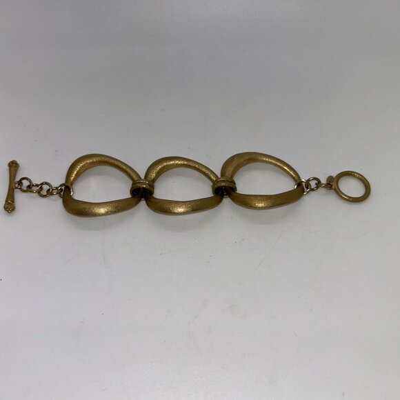 Rivka Friedman Brushed Gold-tone Oval Link Bracelet With Elegant Toggle Clasp - Picture 6 of 14